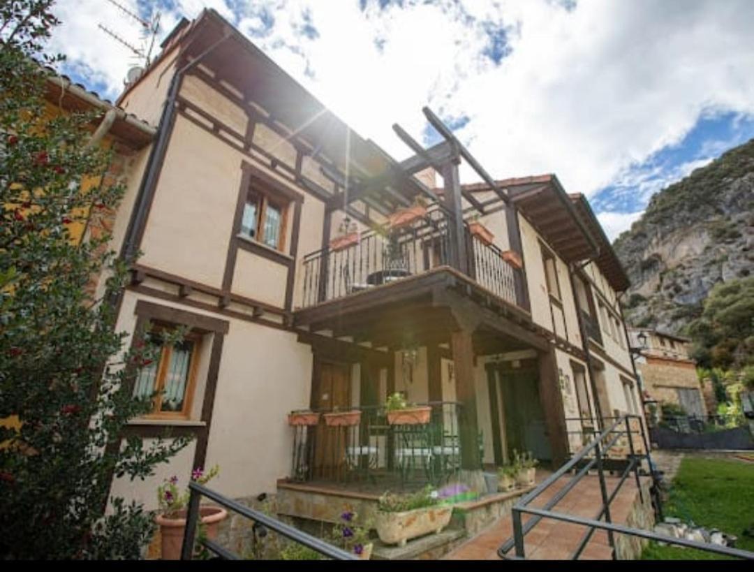 Hotel Rural En Las Cascadas De Tobera מראה חיצוני תמונה